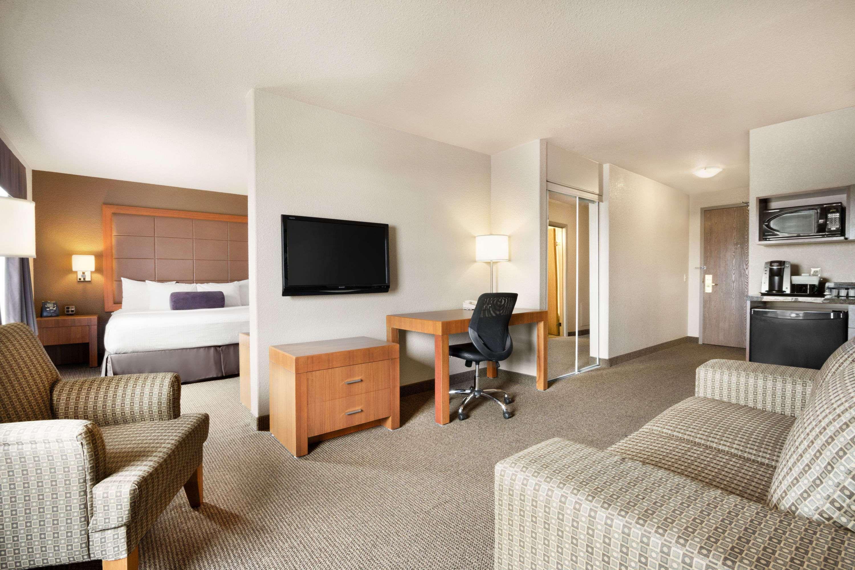 Days Inn By Wyndham Calgary Airport Exterior foto